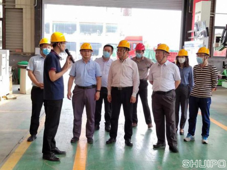 山東省科學(xué)院激光研究所所長賈中青、山東省機(jī)械設(shè)計研究院院長林江海帶領(lǐng)激光、高端裝備領(lǐng)域?qū)＜乙恍?人到水泊焊割實(shí)地調(diào)研 (已調(diào)整大小)